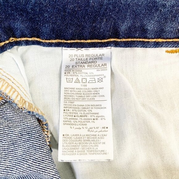 Old Navy Curvy dark wash dual button 4" denim jean shorts - Size 20 plus regular - Picture 5 of 9